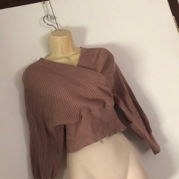 Woman’s ribbed fall crisscrossed cropped mauve bodycon ribbed top - Picture 4 of 13